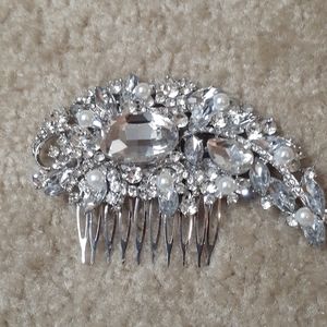 Rhinestones & Pearl's hair brooch